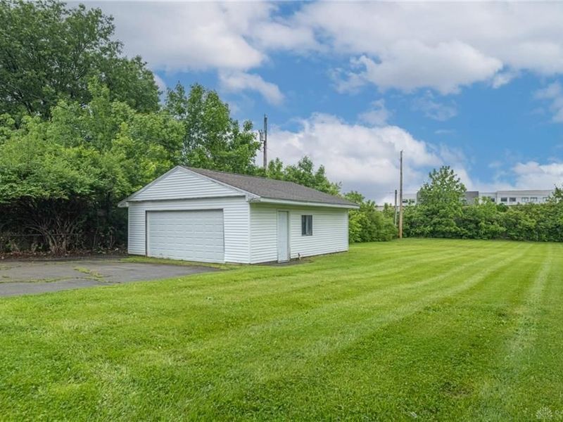 7155 Stonehurst Drive, Huber Heights, OH 45424 Photo 21
