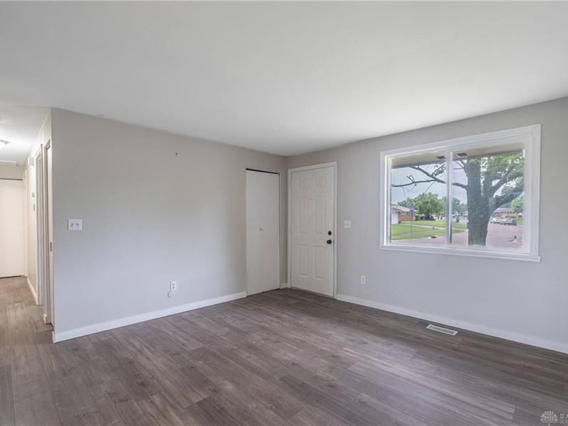 7155 Stonehurst Drive, Huber Heights, OH 45424 Photo 3