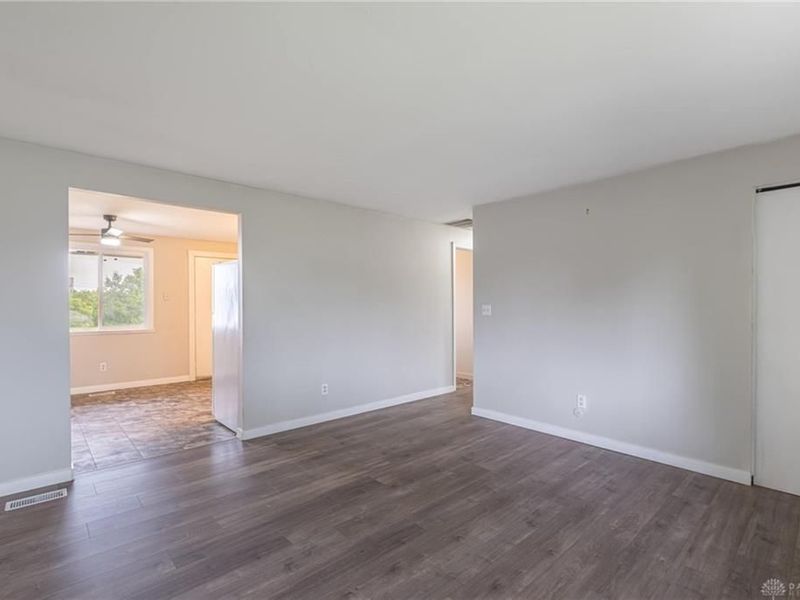 7155 Stonehurst Drive, Huber Heights, OH 45424 Photo 5