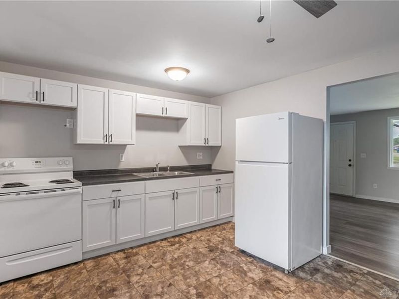 7155 Stonehurst Drive, Huber Heights, OH 45424 Photo 7