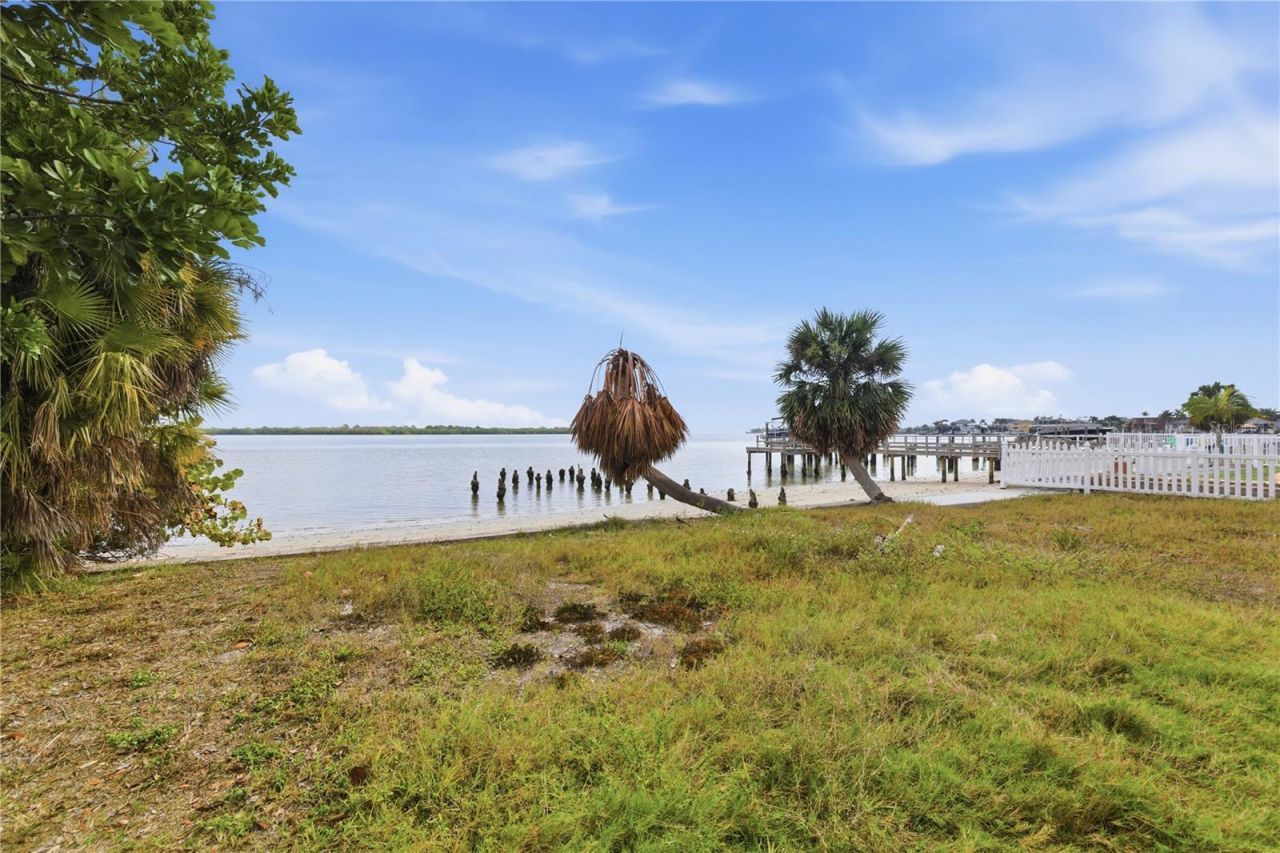 6043 Bayou Grande Boulevard Ne, Saint Petersburg, FL 33703 Photo