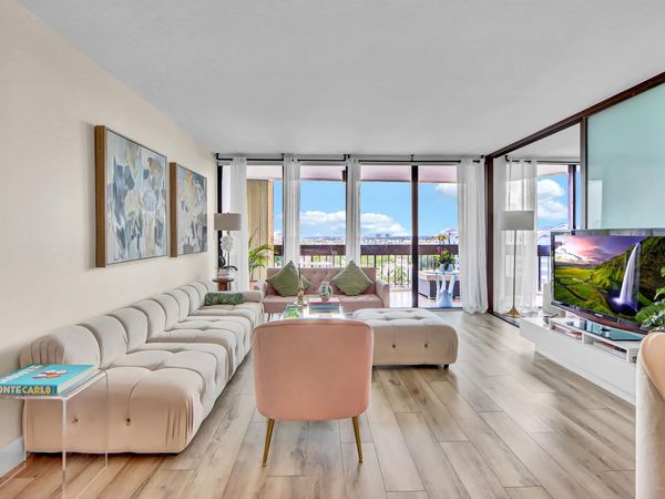 2000 Presidential Way, Unit 1006, West Palm Beach, FL 33401
