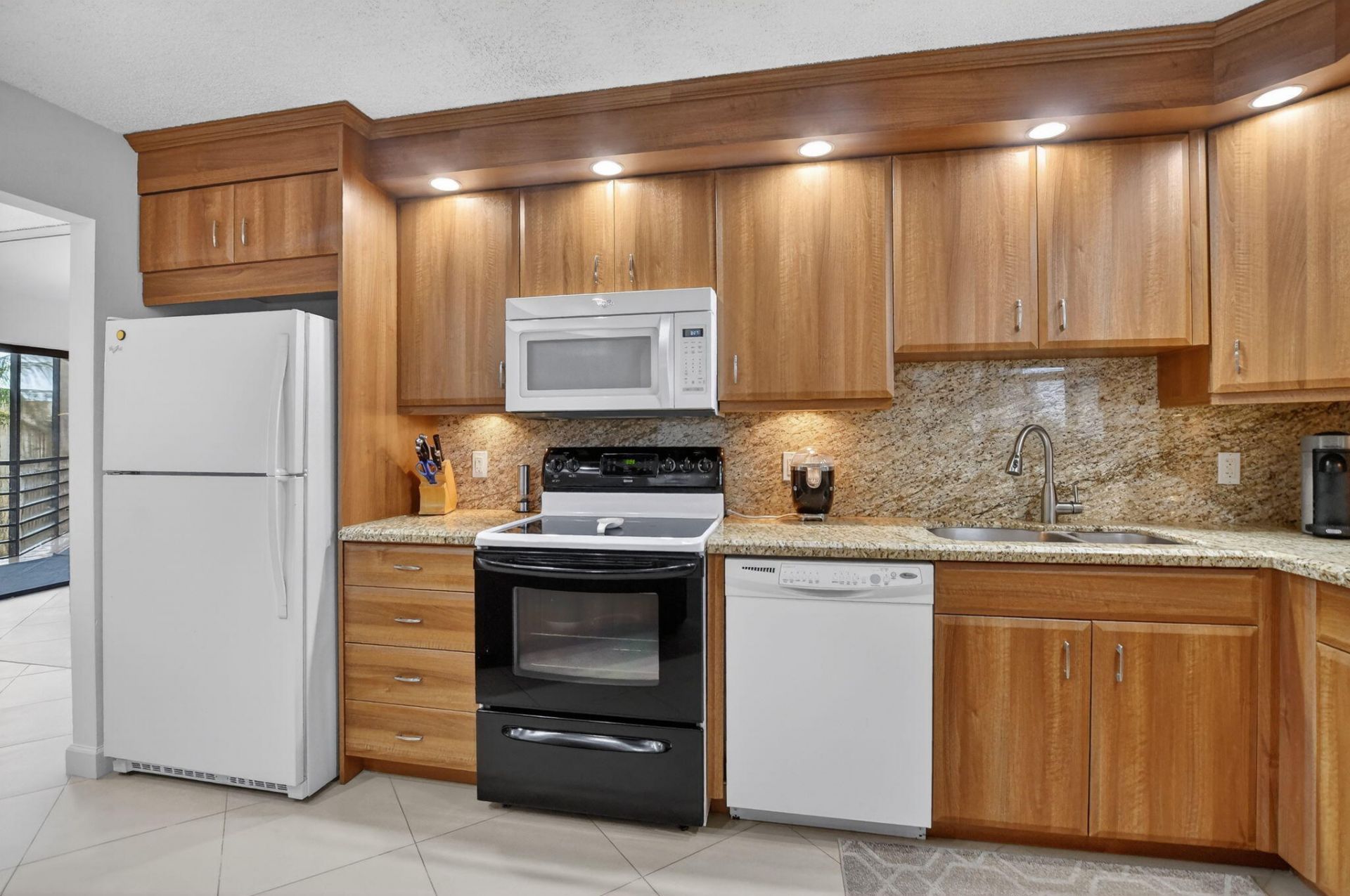 5851 Camino Del Sol, Unit 402, Boca Raton, FL 33433 Photo