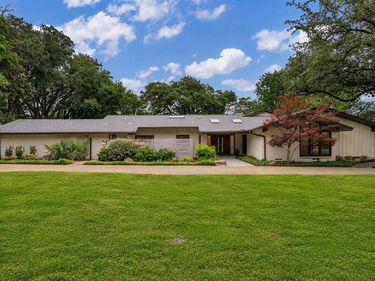 6943 Prestonshire Lane, Dallas, TX 75225