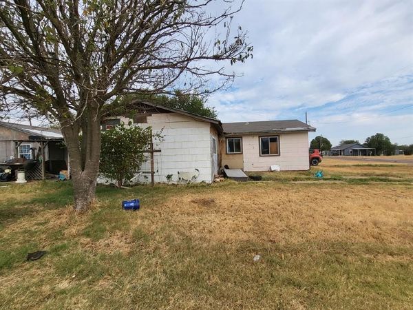 501 N Lincoln Avenue, Electra, TX 76360