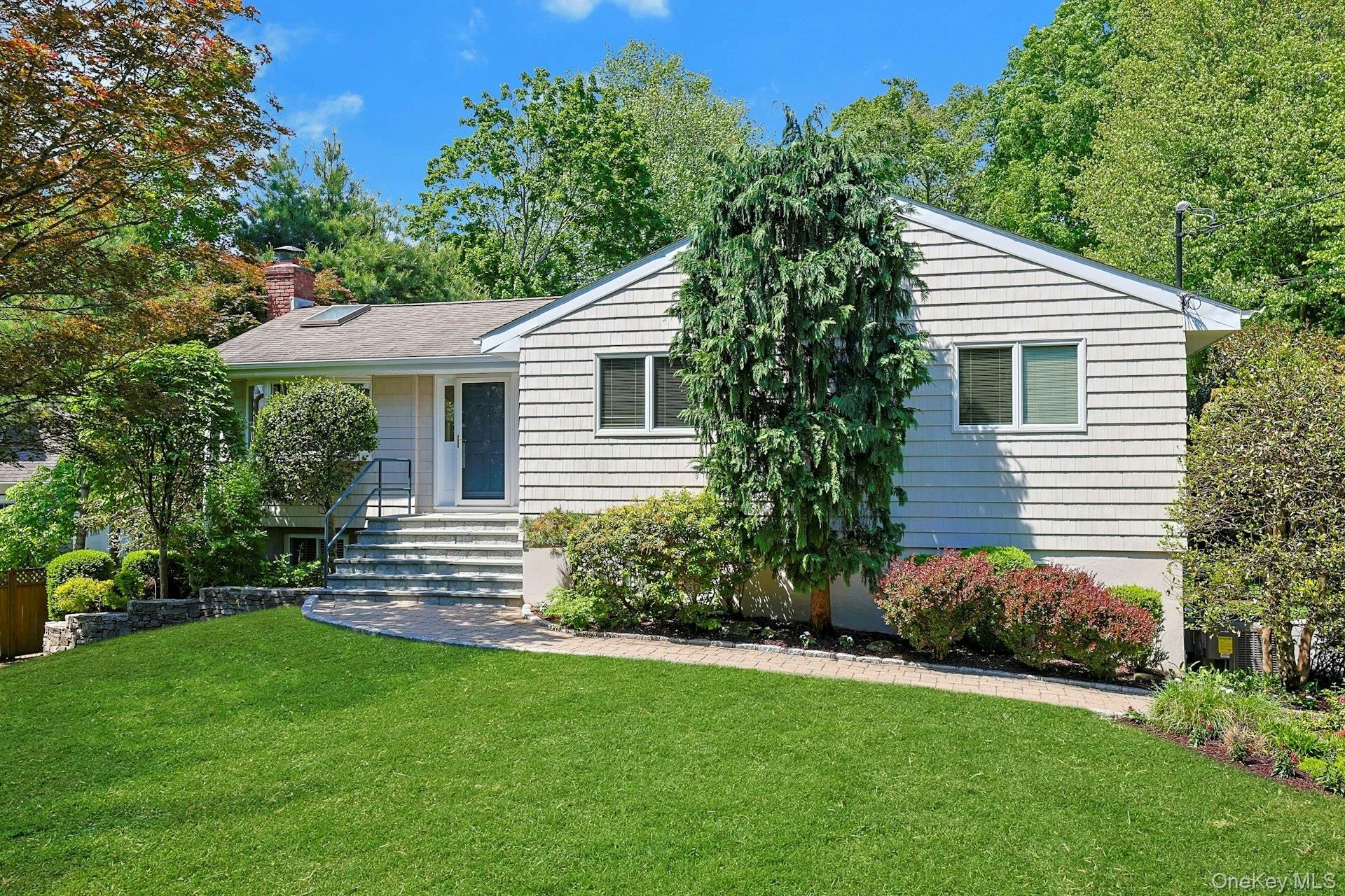 20 Robbins Road, Pleasantville, NY 10570 Main Photo
