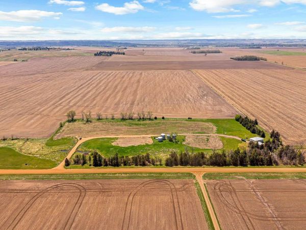 48239 279th St, Canton, SD 57013