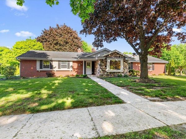 W71N980 Harrison Ave, Cedarburg, WI 53012