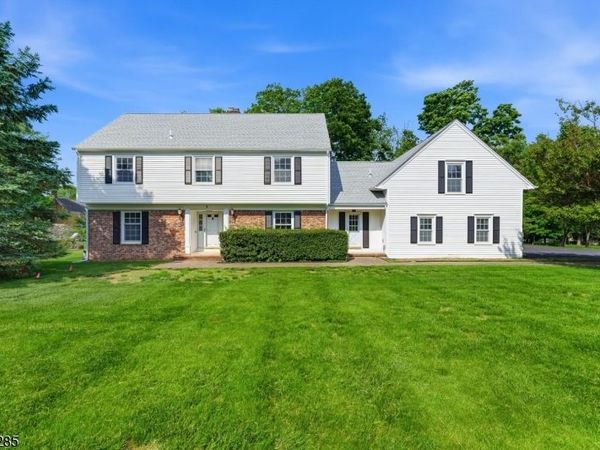 3 Elm St, Chester, NJ 07930