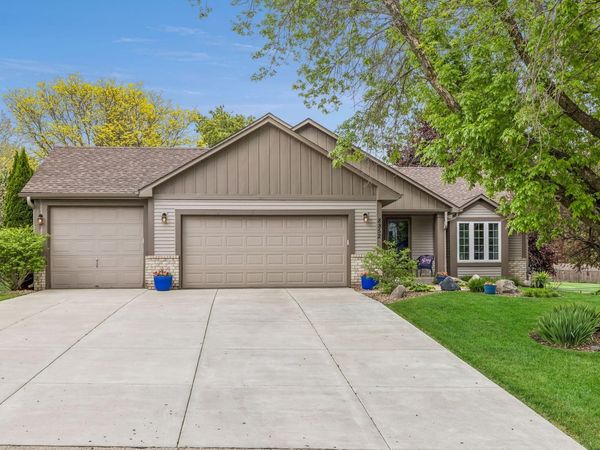8852 Rainier Drive , Woodbury, MN 55125