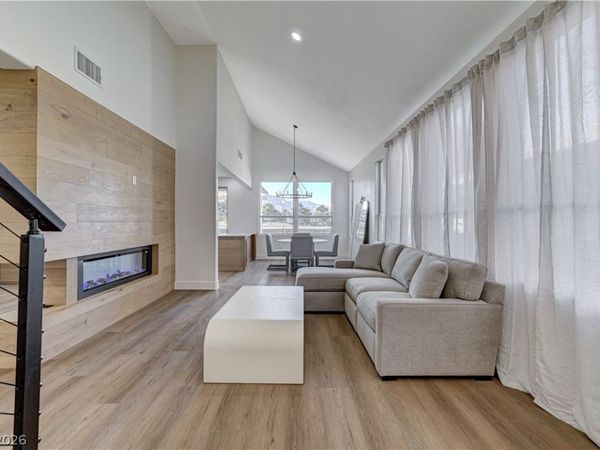 1317 Fox Acres Drive , Las Vegas, NV 89134