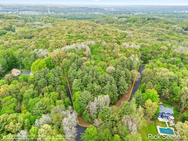 2855 Gulliford Drive SE, Lowell, MI 49331