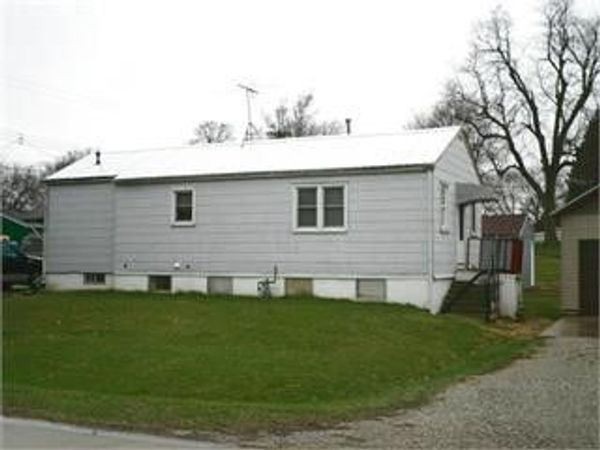 104 6th Avenue, Sully, IA 50251