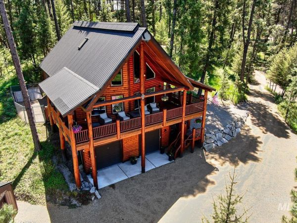 9 Stardust Lane, Garden Valley, ID 83622