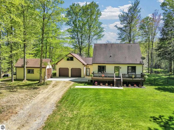 812 Brandon Drive, Cadillac, MI 49601