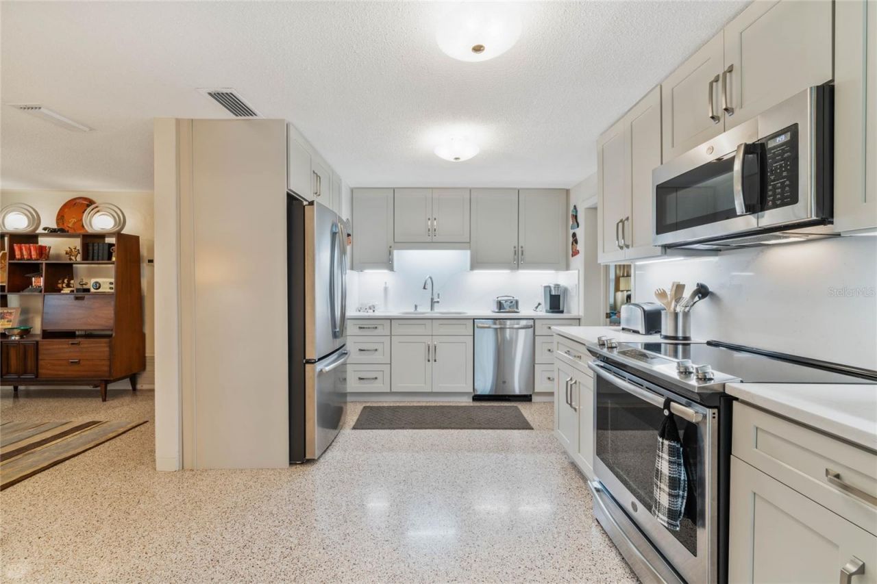 809 E 15th Avenue, New Smyrna Beach, FL 32169 Photo