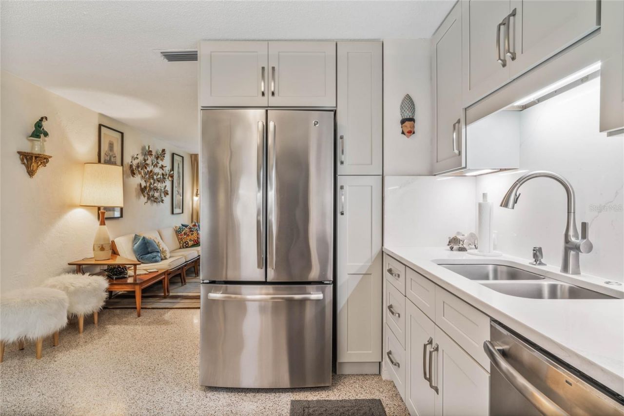 809 E 15th Avenue, New Smyrna Beach, FL 32169 Photo