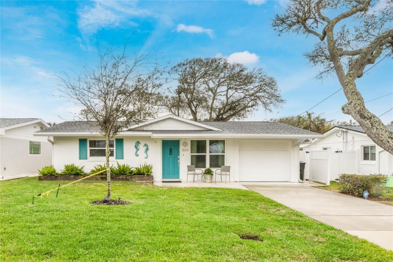 809 E 15th Avenue, New Smyrna Beach, FL 32169 Photo