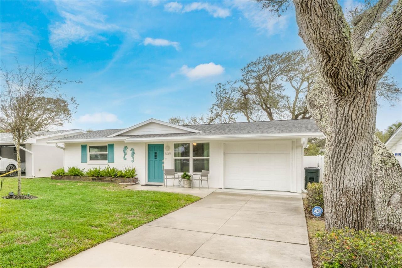 809 E 15th Avenue, New Smyrna Beach, FL 32169 Photo