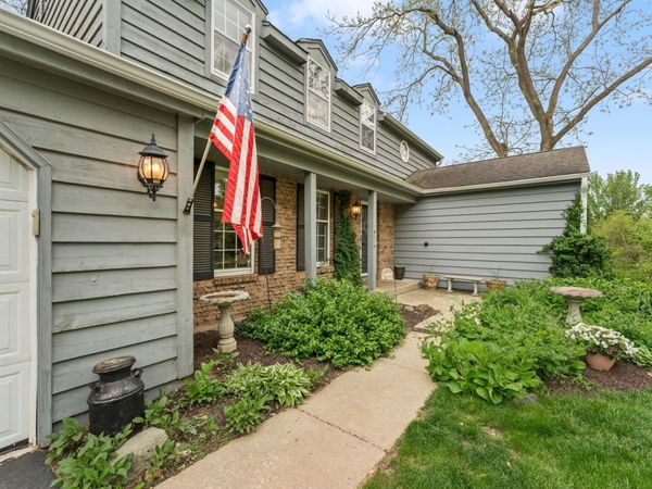635 Oakview Drive , Algonquin, IL 60102