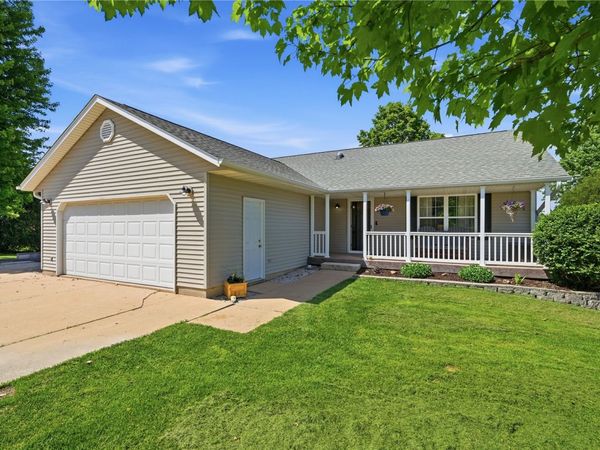 904 6th Avenue, Coggon, IA 52218
