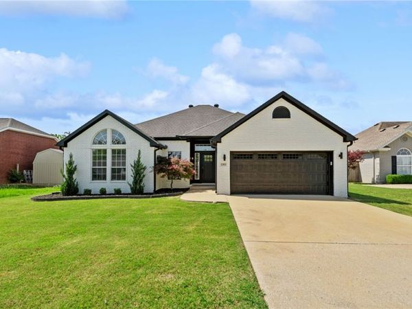 1303 Sanford Drive , Bentonville, AR 72712