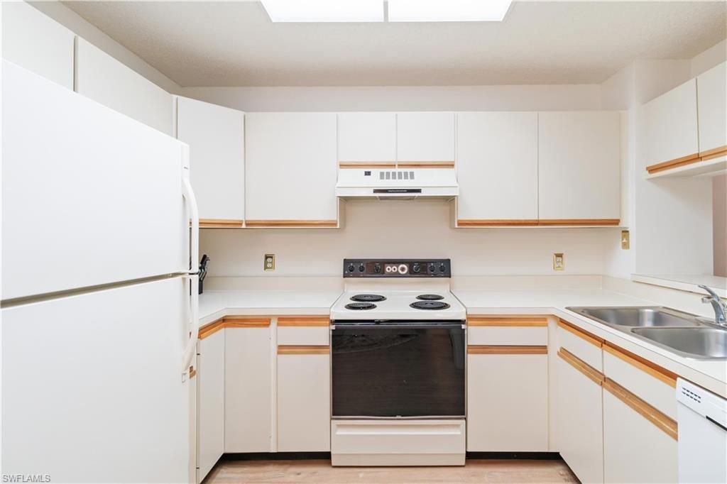 201 Arbor Lake Dr, Unit 205, Naples, FL 34110 Photo