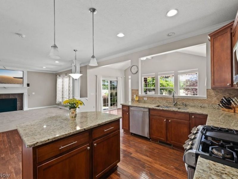 34592 Braemore Drive , North Ridgeville, OH 44039 Photo 8