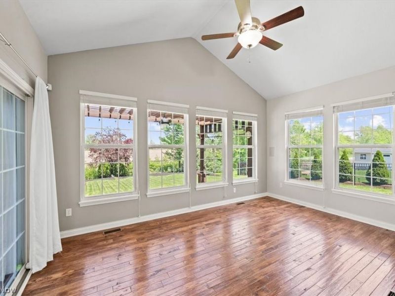 34592 Braemore Drive , North Ridgeville, OH 44039 Photo 9