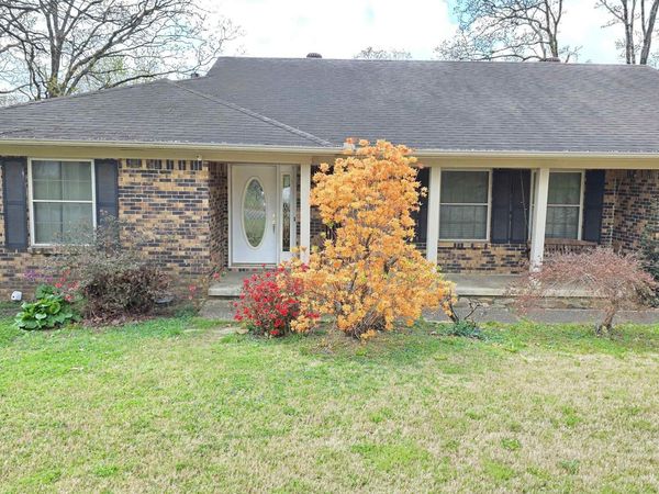 1512 War Eagle Dr, North Little Rock, AR 72116