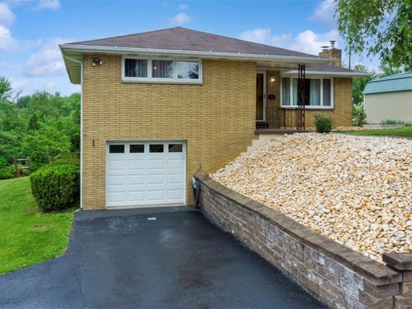 946 Pearis Rd, Elizabeth, PA 15037