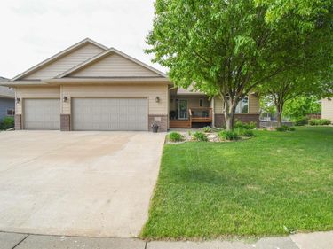 5125 S Manchester Ct, Sioux Falls, SD 57108