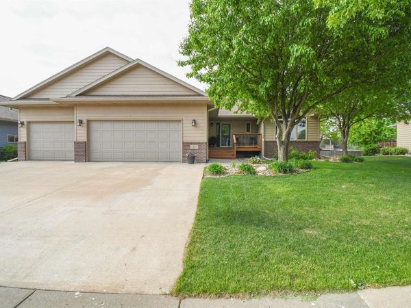 5125 S Manchester Ct, Sioux Falls, SD 57108