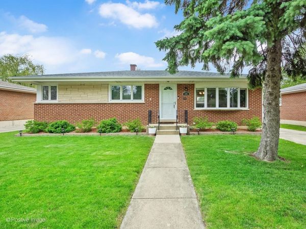 690 W Willow Glen , Addison, IL 60101