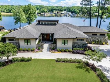 2532 Holiday Avenue, Zebulon, NC 27597