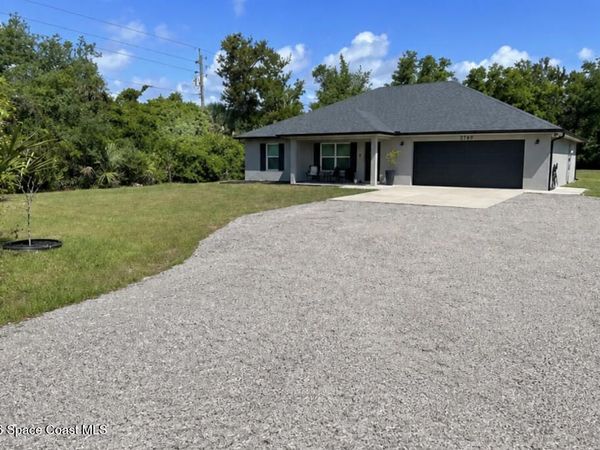 3760 Montgomery Road , Mims, FL 32754
