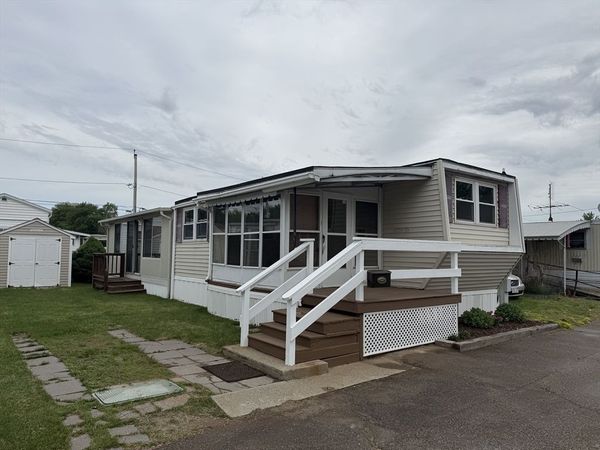300 East Washington St, Unit 5R, North Attleboro, MA 02760