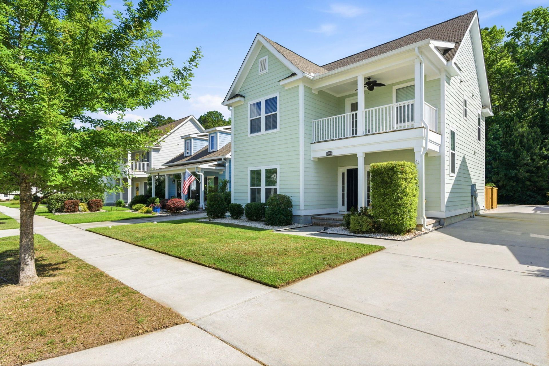 1698 Sparkleberry Lane Photo 4