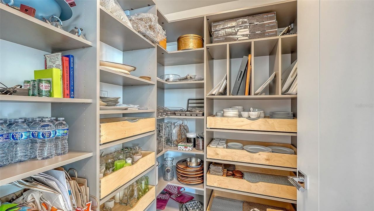 401 Quay Commons, Unit 505, Sarasota, FL 34236 Photo