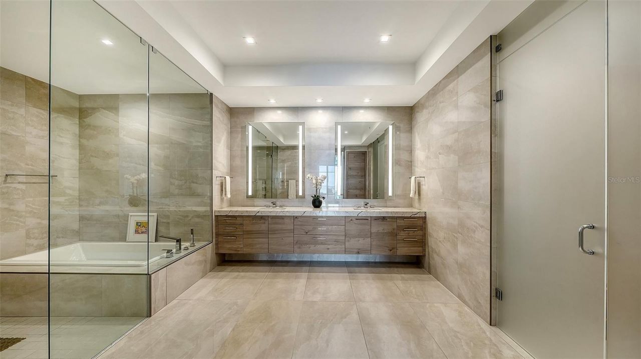 401 Quay Commons, Unit 505, Sarasota, FL 34236 Photo