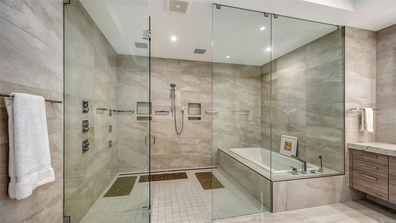 401 Quay Commons, Unit 505, Sarasota, FL 34236 Photo