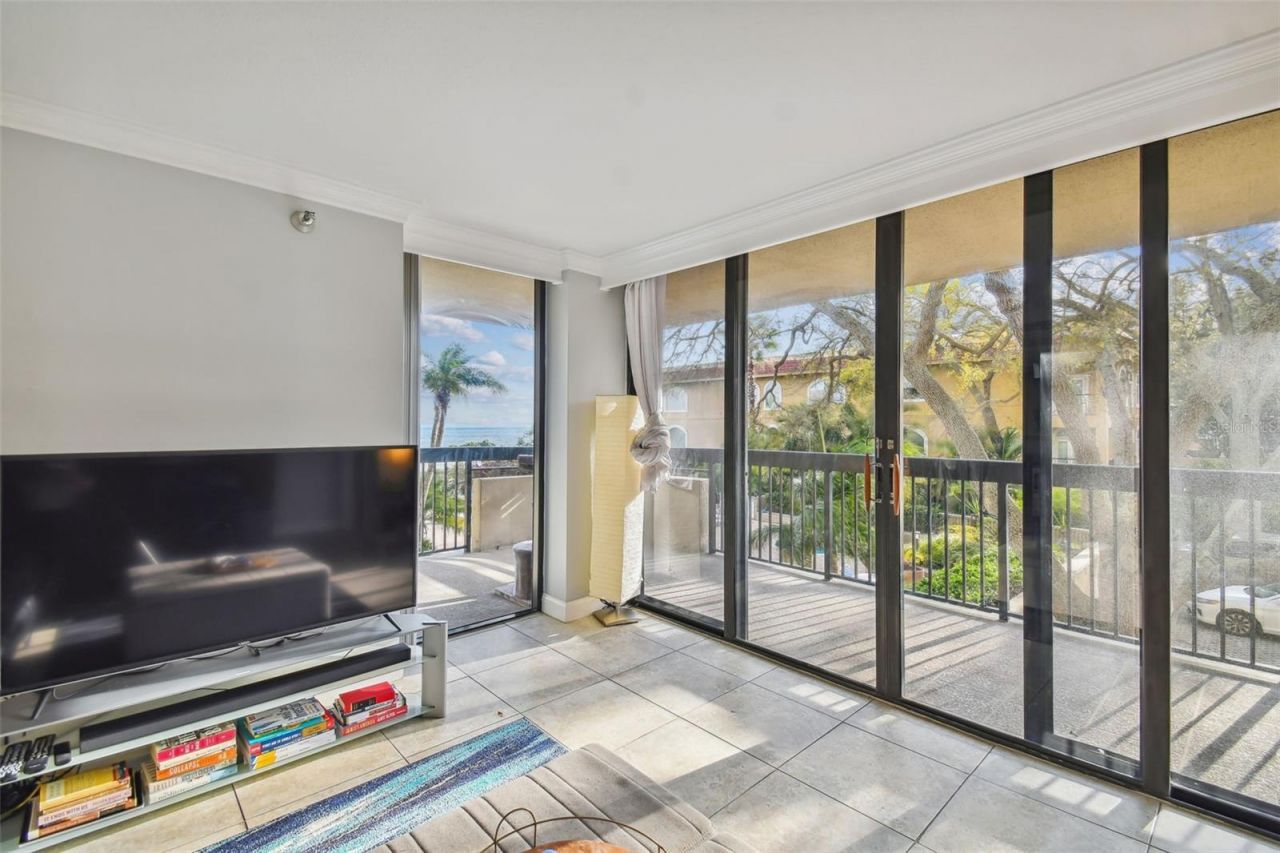 2413 Bayshore Boulevard, Unit 202, Tampa, FL 33629 Photo
