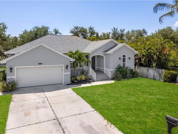 7930 Sandel Wood CIR W, FORT MYERS, FL 33908