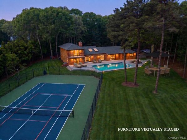10 Jeffrey Lane, East Quogue, NY 11942