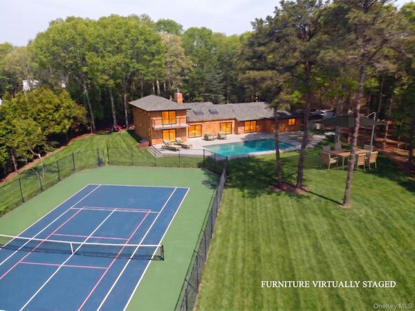 10 Jeffrey Lane, East Quogue, NY 11942