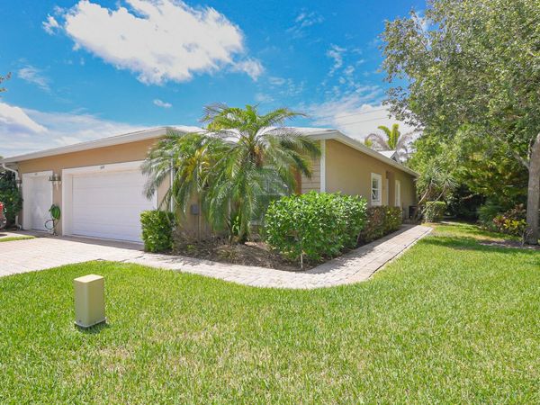 649 NE Bent Paddle Lane, Port St. Lucie, FL 34983