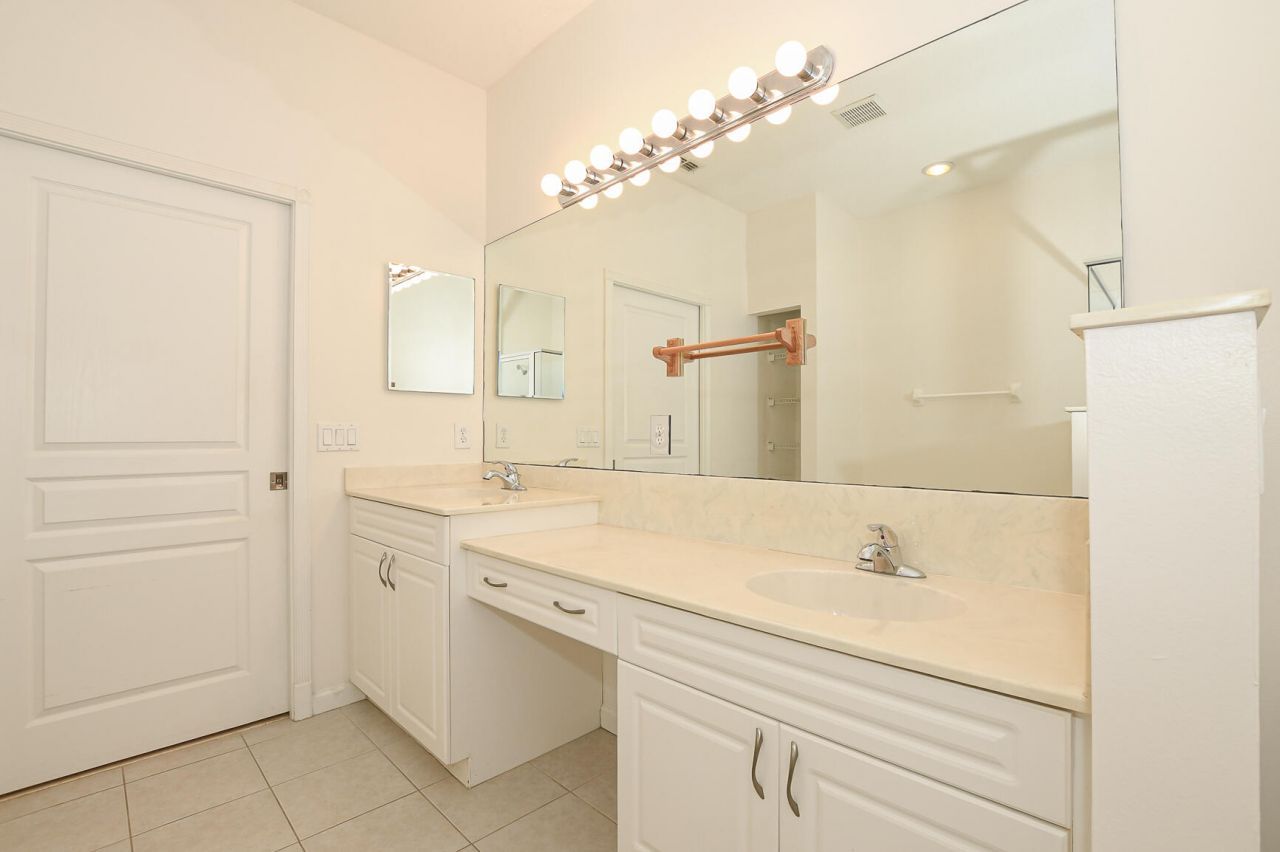 649 NE Bent Paddle Lane, Port Saint Lucie, FL 34983 Photo