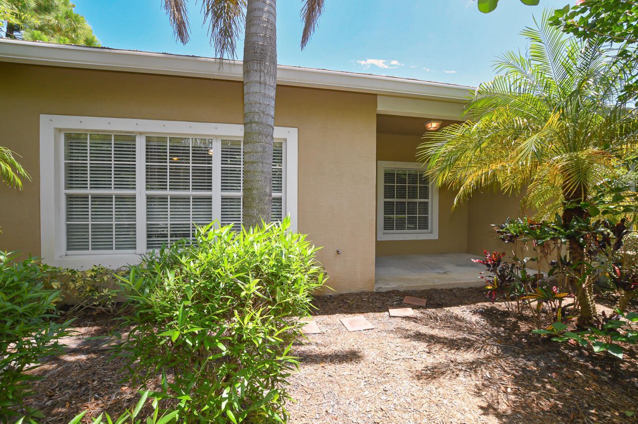 649 NE Bent Paddle Lane, Port Saint Lucie, FL 34983 Photo