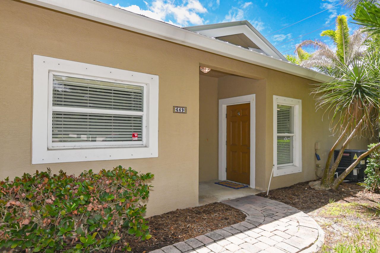 649 NE Bent Paddle Lane, Port Saint Lucie, FL 34983 Photo