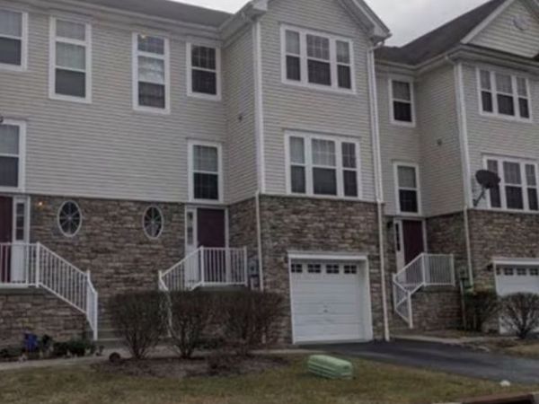 56 Indian Field Dr, Hardyston, NJ 07419